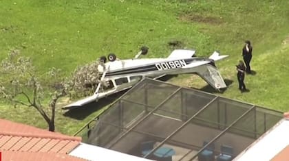 Los dos pasajeros de la avioneta sobrevivieron al impacto