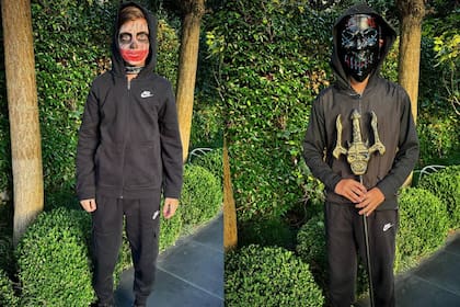 Los dos pequeños se mostraron con disfraces terroríficos (Foto Instagram @mauroicardi)