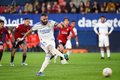 Los dos remates de Benzema fueron atajados por Sergio Herrera