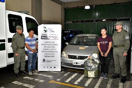 Los dos sospechosos detenidos al retirar en Mendoza una encomienda que contenía seis kilos de cocaína