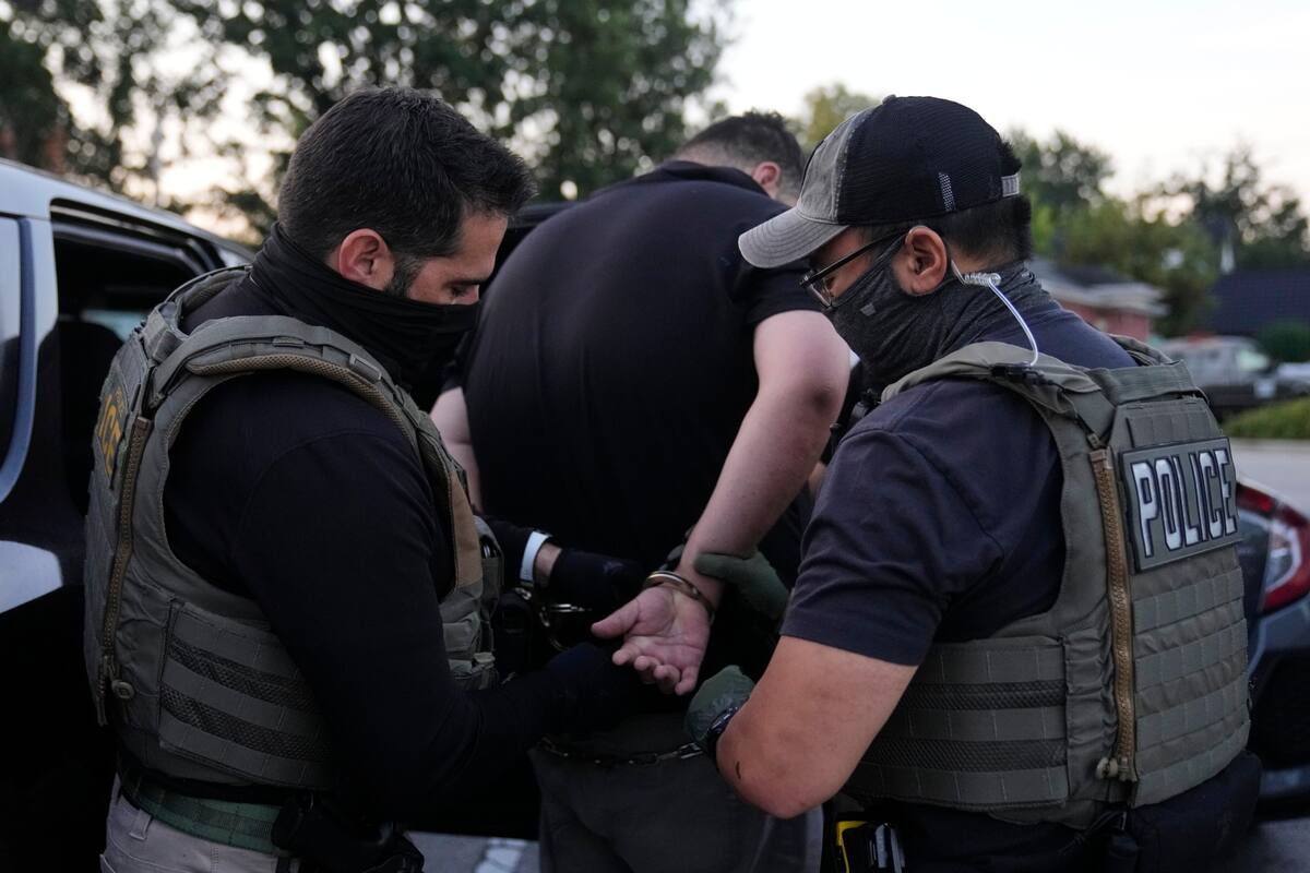 Los dos venezolanos están acusados de agredir a un agente del ICE en medio de una redada migratoria