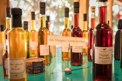 Los dressings y vinagres de cassis y flores de sauco, entre otros, son elaborados de forma orgánica.