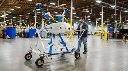 Los drones MK-30 de Amazon pesan 36 kilos