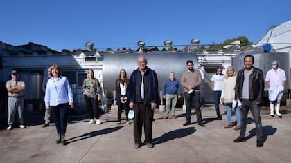 Los dueños de Lácteos Mayol recibieron la visita de Patricia Bullrich, Marcelo Peretta y Florencia Arietto