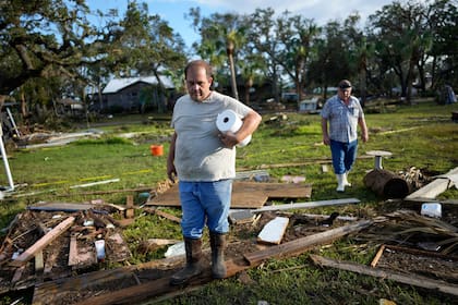 Los dueños de propiedades que resultaron dañadas por el huracán podrían tener dificultades para hacer que las aseguradoras respondan