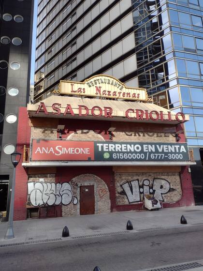 Los dueños decidieron tapiar las entradas cuando pusieron el local en venta el año pasado
