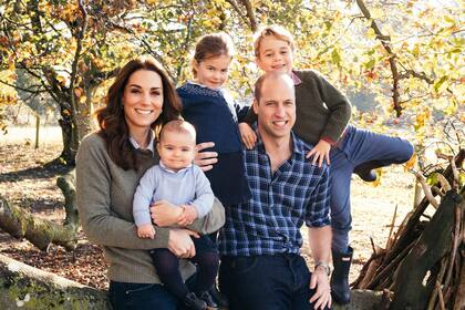 Los duques de Cambridge y sus tres hijos