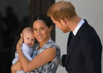 Los duques de Sussex con su hijo Archie