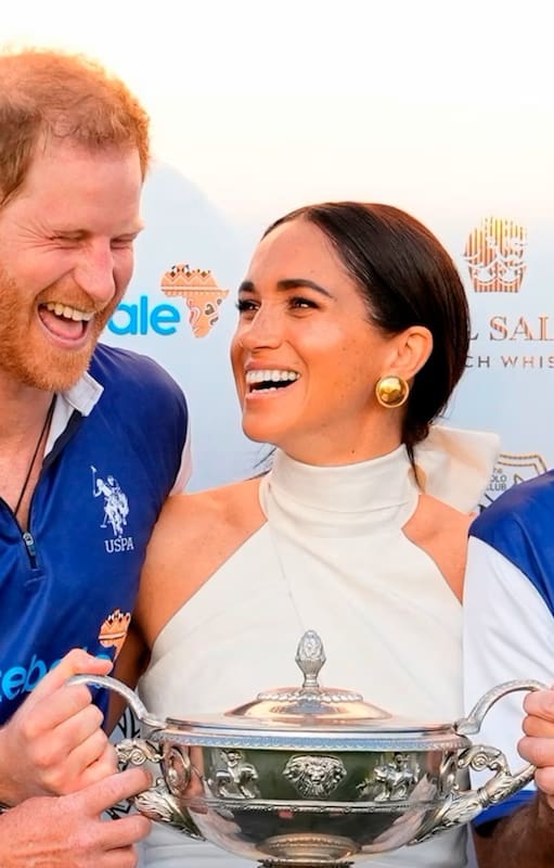 Los duques de Sussex junto a Adolfo Cambiaso, en uno de los partidos a beneficio de la fundación Sentebale, creada por Harry