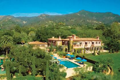 Los duques de Sussex residen actualmente en Montecito, California, su residencia cuenta con nueve habitaciones y 16 baños, cancha de tenis y una casa de huéspedes
© THE PHOTO ONE.
CODE: PLN.
13-8-2020