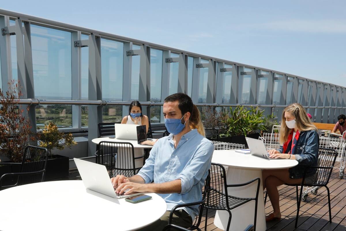 Los edificios de WeWork se convirtieron en una alternativa para empleados cuyas oficinas se encuentran cerradas por la pandemia