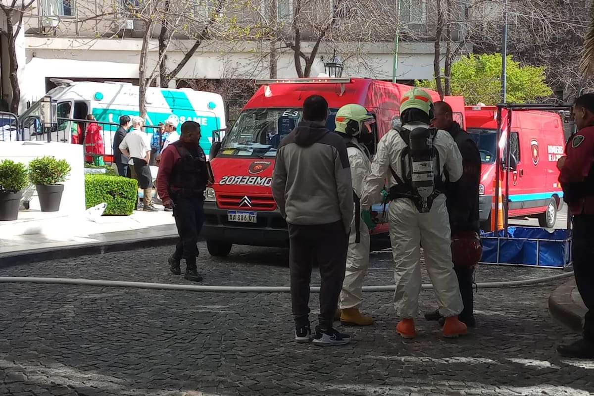 Los efectivos del SAME trabajan en el lugar.