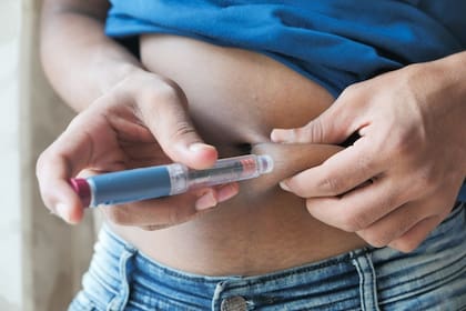 Los efectos adversos más frecuentes fueron gastrointestinales, como náuseas, diarrea, vómitos y constipación