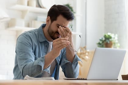 Los efectos pueden incluir sequedad en la piel, los labios y los ojos, entre otros
