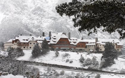 El majestuoso Llao-Llao, cubierto de blanco tras la última nevada