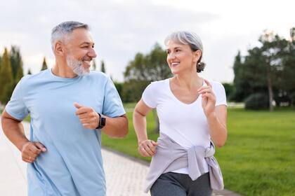 Los ejercicios que no pueden faltar en tu rutina si tenés más de 50 años