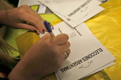 Los electores deben elegir entre 27 fórmulas presidenciales