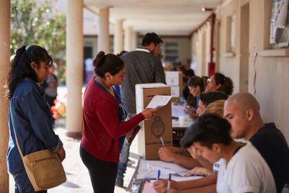 Los electores que no emitan su voto en las PASO recibirán multas y sanciones