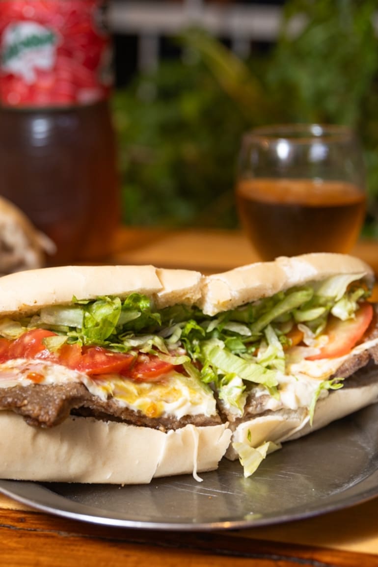 Los Eléctricos tiene un sándwich de milanesa de primer nivel.
