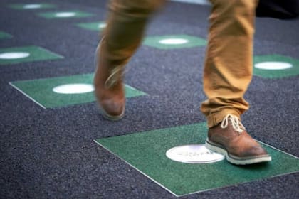 Los electrones pueden transferirse de un objeto a otro, generando electricidad