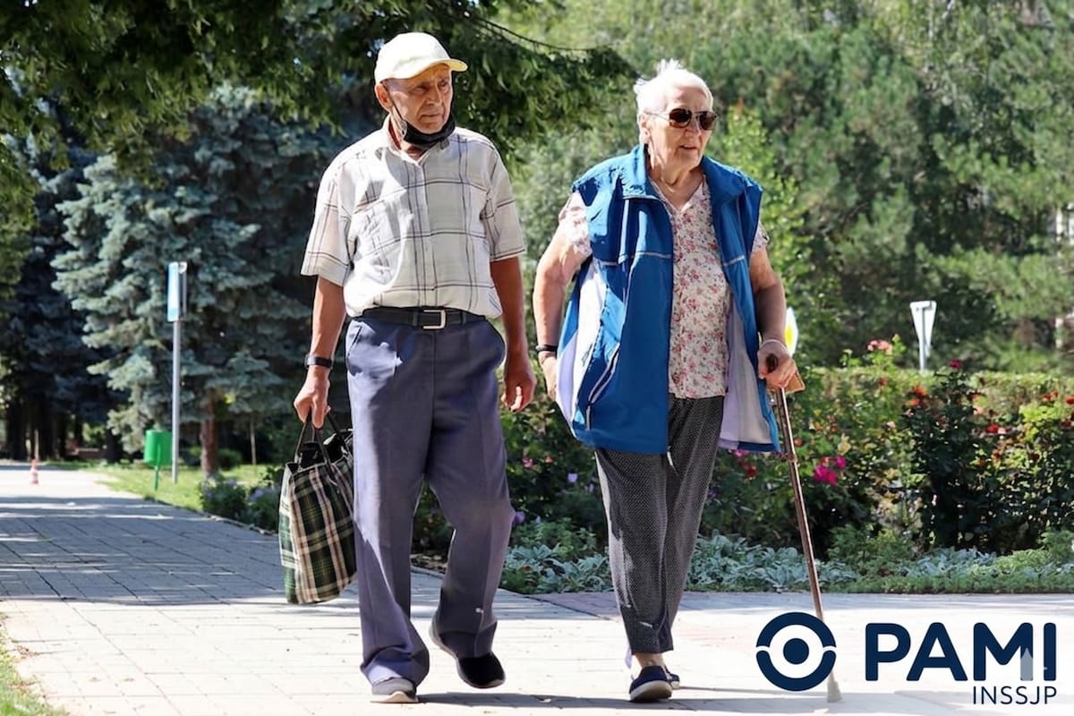 Los elementos que PAMI entrega gratis a los jubialdos en abril (imagen ilustrativa generada con IA)