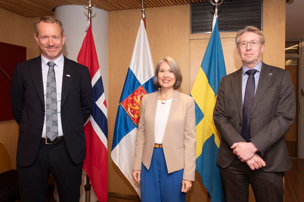 Los embajadores de los países nórdicos: Halvor Saetre (Noruega), Nicola Lindertz (Finlandia) y Torsten Ericsson (Suecia)