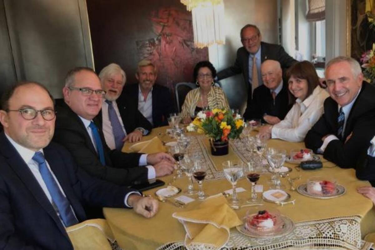 Los embajadores Marc Stanley y Eyal Sela junto con Patricia Bullrich y Rogelio Frigerio, entre otros