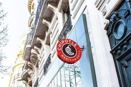 Los empleados de la cadena que comiencen como miembros de personal pueden ascender a directivos, entre otras oportunidades de crecimiento y desarrollo que ofrece Chipotle