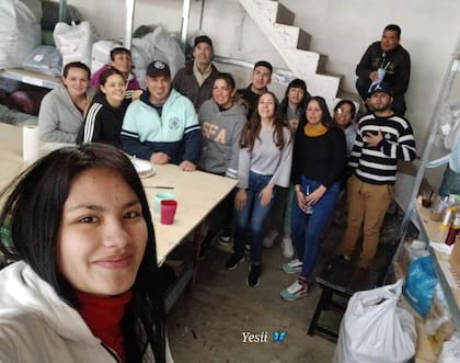 Los empleados de la Fábrica Pla festejando un cumpleaños, pocos días antes del incendio