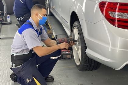 Los empleados deben cumplir con los protocolos de protección personal