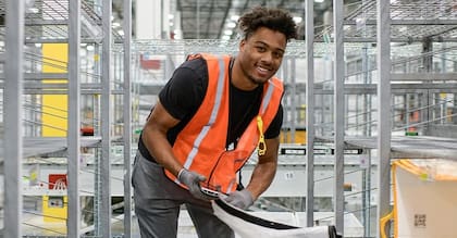 Los empleados permanentes perciben en promedio 23 dólares por hora, mientras que quienes ocupan puestos de medio tiempo ganan más de US$19 por hora