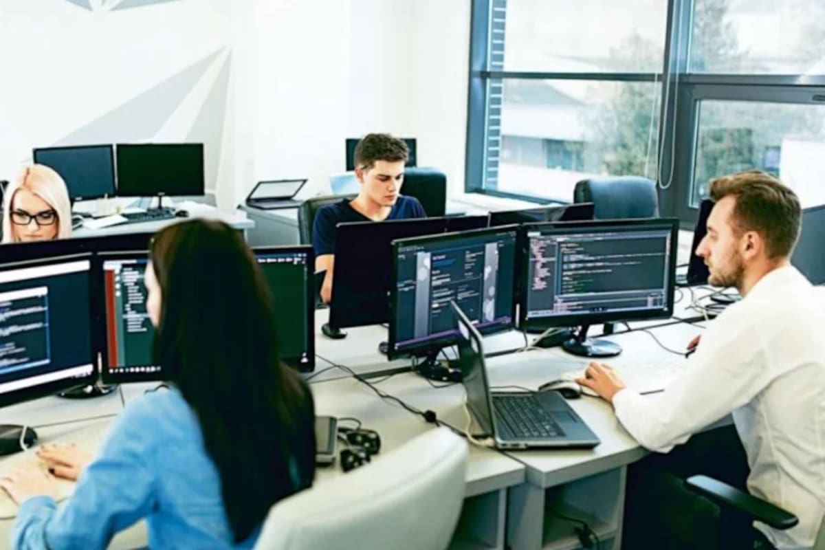 Los empleados que salen de sus silos y trabajan con colegas distintos aprenden más, venden más y adquieren habilidades más rápidamente.