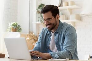 Los empleados valoran el trabajo híbrido como un beneficio, incluso por delante del salario, según un informe elaborado por la firma tecnológica Jabra
