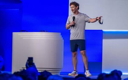 Los empresarios tecnológicos de hoy, como Mark Zuckerberg, a menudo se visten con ropa informal de estudiante.