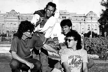 Los Enanitos Verdes en los años 80, en la Plaza de Mayo