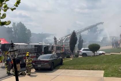 Los equipos de emergencia buscaban a víctimas y sobrevivientes de la explosión en Pensilvania; las autoridades investigan las causas