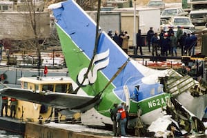 Los equipos de rescate lograron recuperar los restos de la aeronave, lo que permitió a los investigadores analizar las causas del accidente.