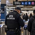 Nueva York controla los boletos de los buses mientras están en movimiento
