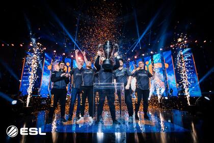 Los equipos están formados por profesionales y reciben dinero de premio; en total, el torneo repartió unos 7 millones de dólares