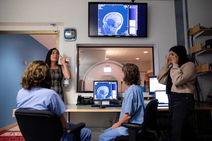 Los escáneres cerebrales de Helen Santoro, en un laboratorio del MIT, en Cambridge