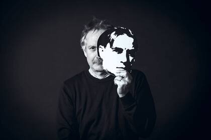 “Los escritores fantasmas existimos porque no hay nada que supere el prestigio que tiene el libro", dice Compte.