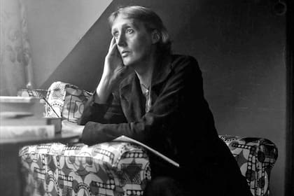 Los escritos de Virginia Woolf se caracterizaron por la defensa de la mujer en una sociedad restrictiva