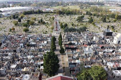 Los espacios verdes y poco habitados en los alrededores del cementerio de Flores, concentran varios casos de dengue