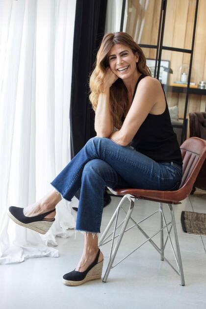 Los espadrilles de lino, con base de yute, siete centímetros de altura, un clásico del catálogo de Conorti, ahora rebautizado modelo Juliana.