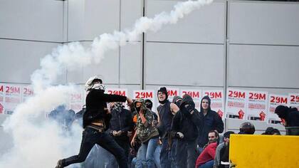 Los españoles organizaron una huelga general en 2012 para protestar contra una serie de reformas laborales diseñadas para ayudar a España a reducir su déficit