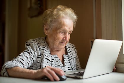 Los especialistas advierten que el mayor riesgo no está en las pantallas, sino en las actividades saludables que pueden quedar desplazadas por su uso excesivo