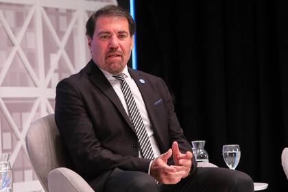 Los especialistas analizaron qué sucederá con los instrumentos bursátiles para los inversores; además, indicaron que hay que fomentar herramientas de ahorro en pesos