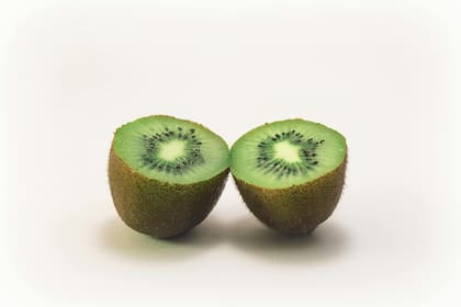 Los especialistas aseguraron que el consumo de dos a tres kiwis diarios durante al menos cuatro semanas mejora la salud intestinal