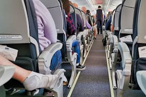 Los especialistas recomendaron a qué hora es ideal ir al baño en un vuelo.