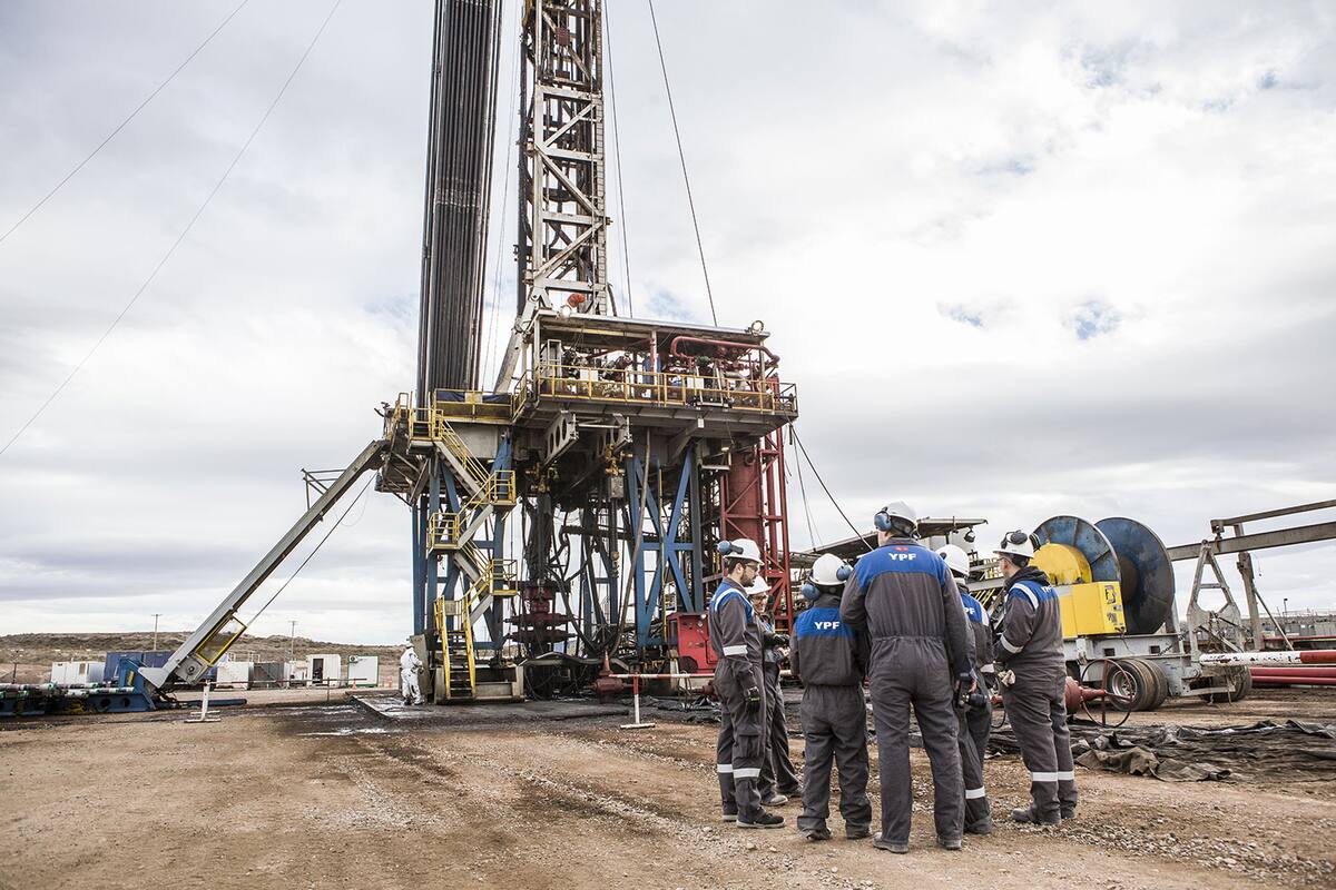 Los especialistas recomiendan invertir en ON de empresas petroleras como YPF